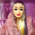 باربی مفصلی لباس خزدار باکیف کالباسی 4
